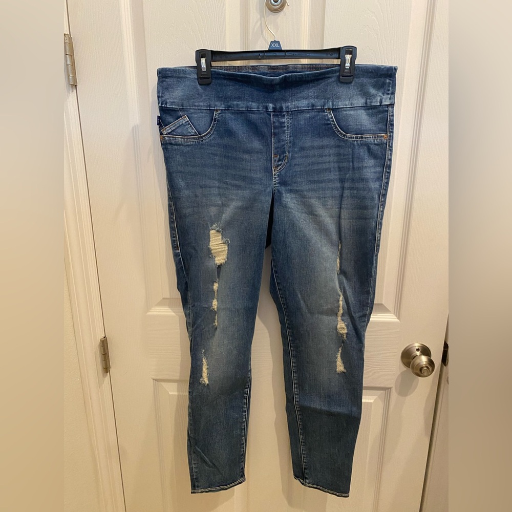 Rock & Republic distressed pull-on jeans. Size 16